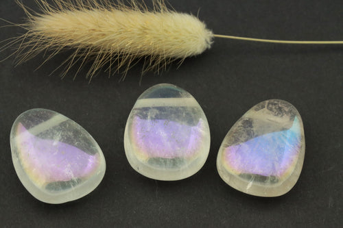 Angel Aura Bergkristall Anhänger gebohrt – Regenbogenschimmer, ca. 30 × 25 mm – ohne Kette – Bild 1