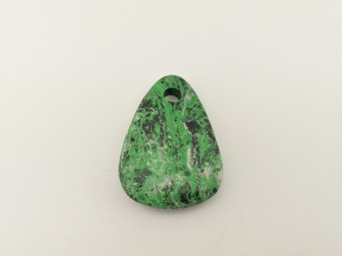 Maw Sit Sit Anhänger gebohrt – natürlicher grüner Jadeit-Mix aus Myanmar, 33 × 23 mm – Bild 4