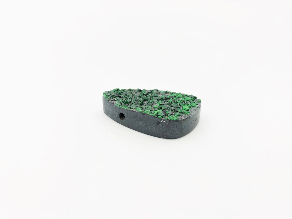 Uwarowit Anhänger gebohrt – grüner Granat auf Matrix aus dem Ural, 38 × 21 mm – Bild 3