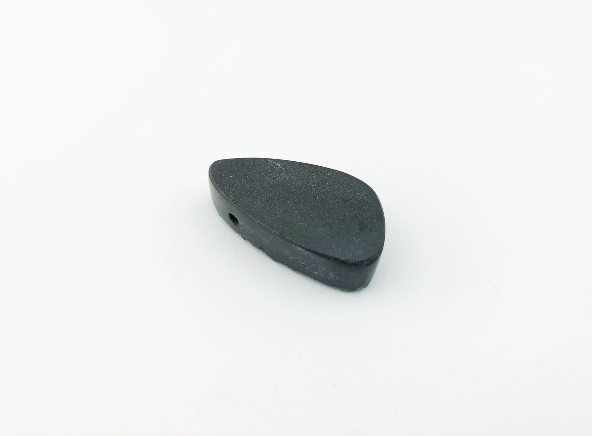 Uwarowit Anhänger gebohrt – grüner Granat auf Matrix aus dem Ural, 38 × 21 mm – Bild 4