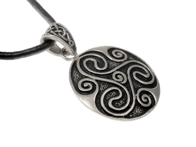 Amulett Triskele – versilberte Bronze