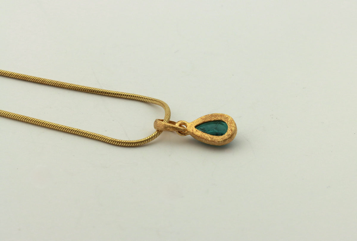 Indigolith Anhänger 6,6 ct – blauer Turmalin aus Brasilien, vergoldete 925 Silberfassung, Cabochon Tropfen IND101 – Bild 4