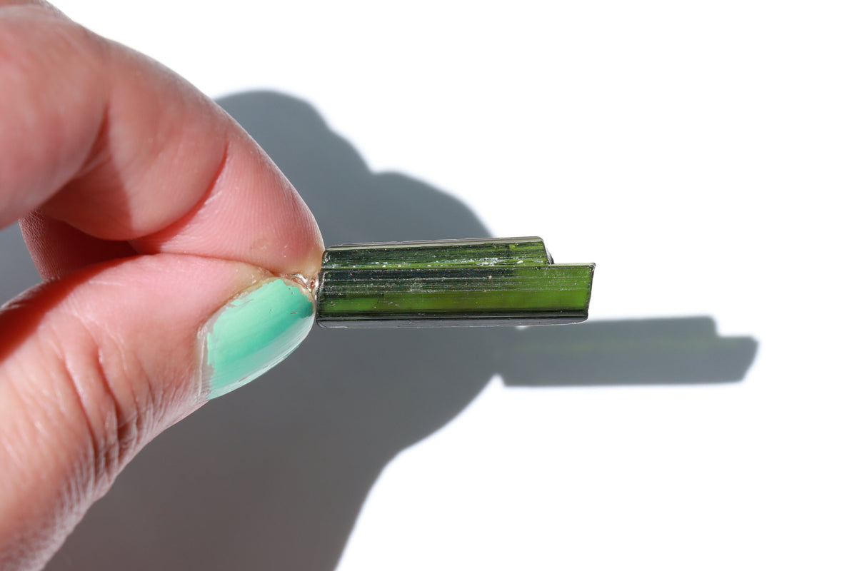 Verdelith Anhänger Unikat mit 925 Silberöse – grüner Turmalin Naturkristall 12,8 ct – Bild 2