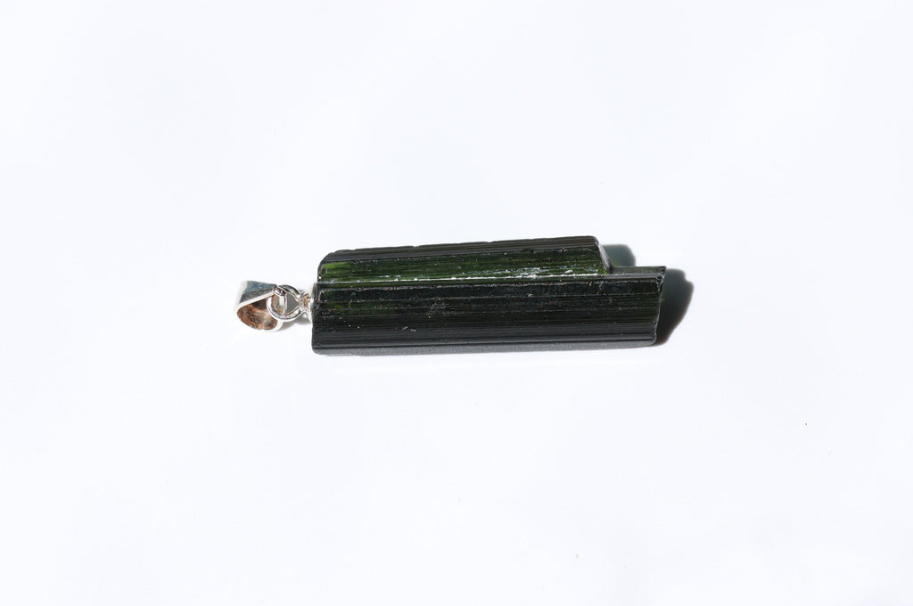 Verdelith Anhänger Unikat mit 925 Silberöse – grüner Turmalin Naturkristall 12,8 ct – Bild 3
