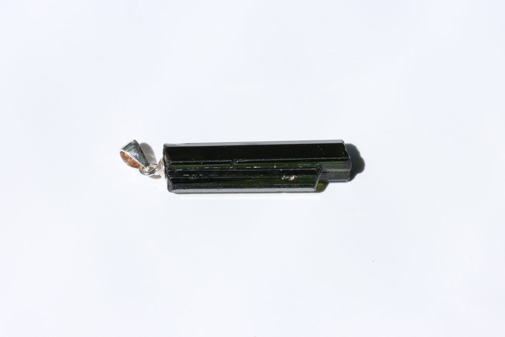 Verdelith Anhänger Unikat mit 925 Silberöse – grüner Turmalin Naturkristall 12,8 ct – Bild 4