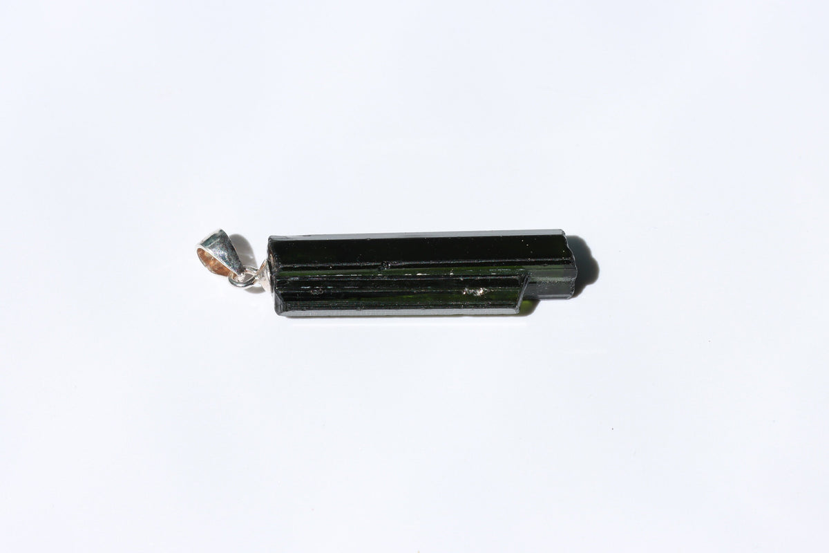 Verdelith Anhänger Unikat mit 925 Silberöse – grüner Turmalin Naturkristall 12,8 ct – Bild 4