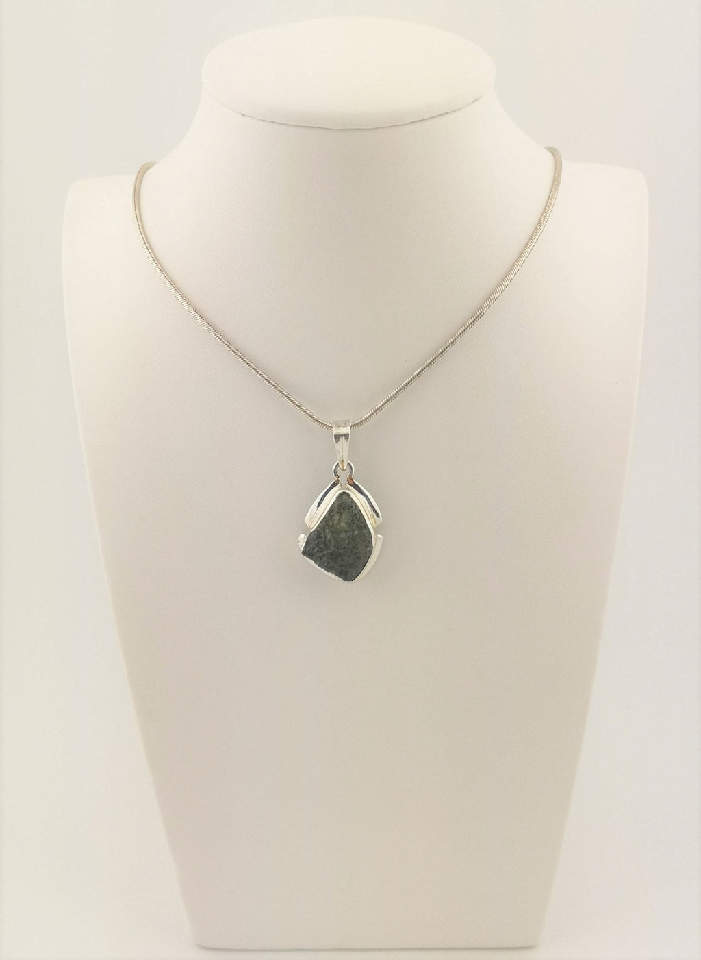Moldavit Anhänger 30 ct – großer echter Rohstein aus Tschechien – 925 Silber – Bild 9