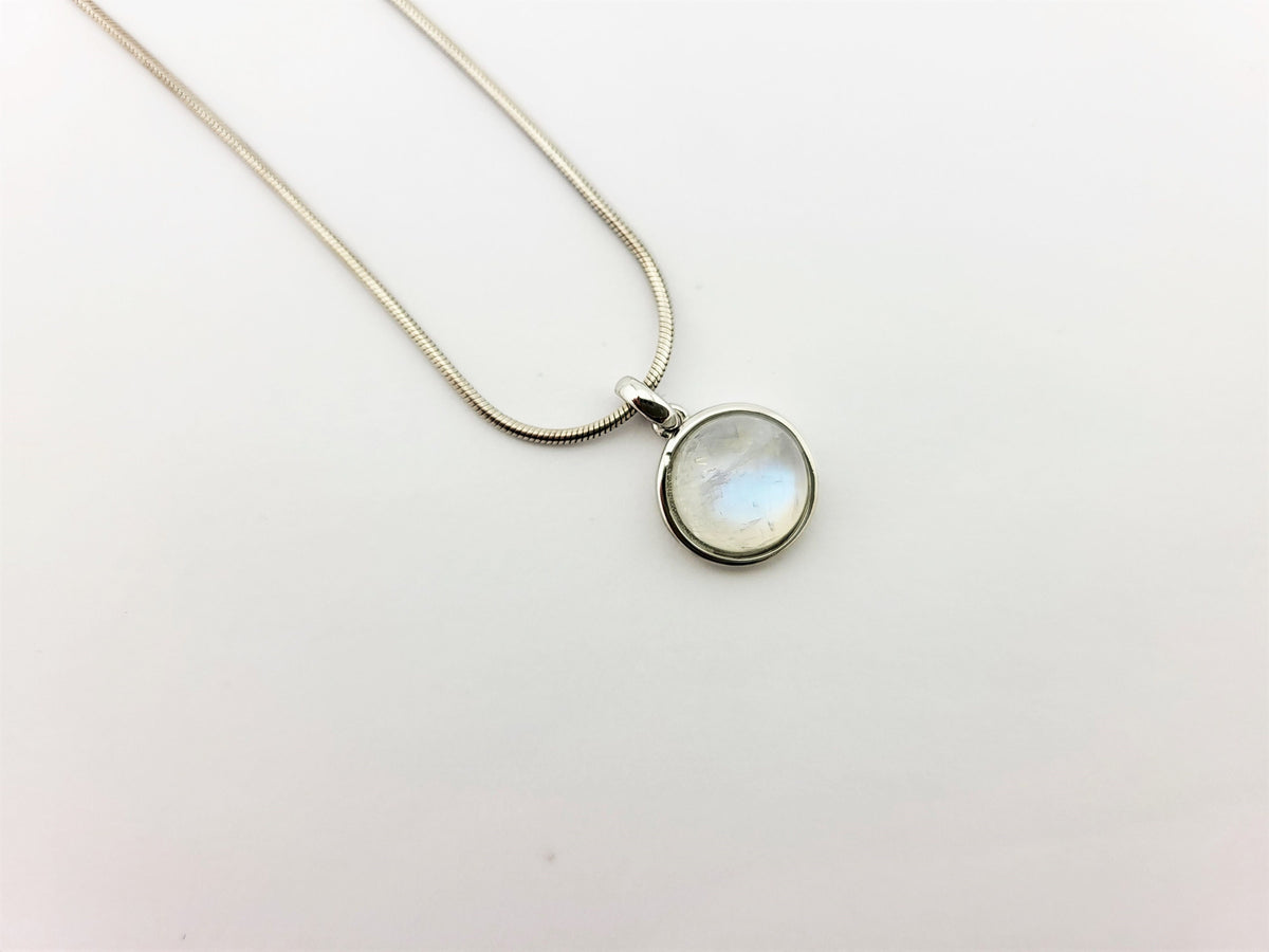Regenbogen-Mondstein Anhänger 925 Silber – weißer Labradorit mit Blauschimmer – Bild 2