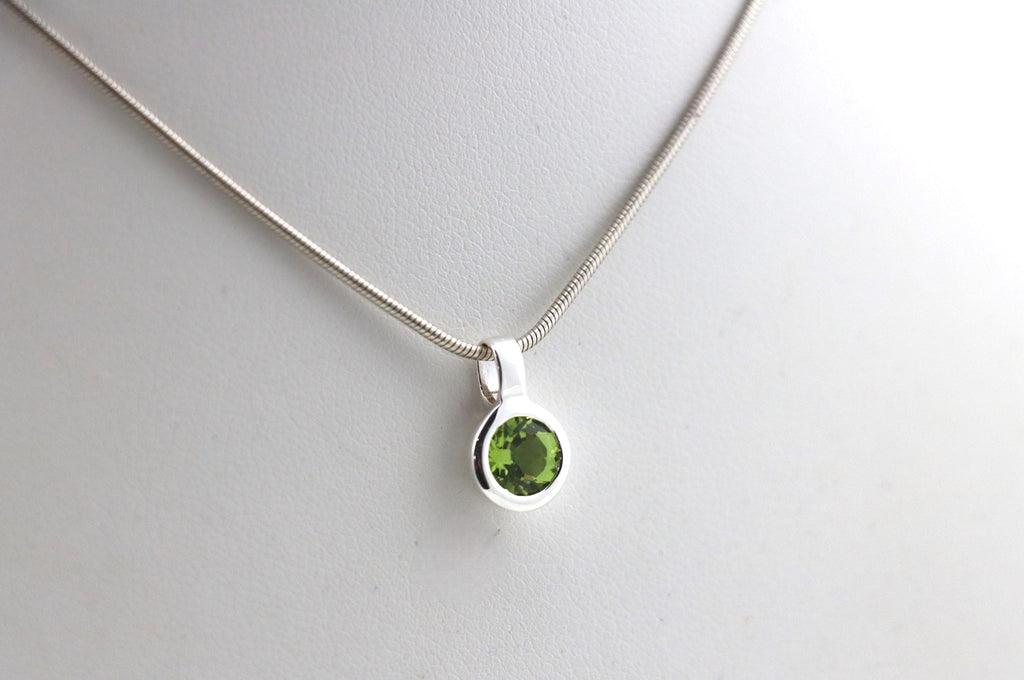 Peridot Anhänger 925 Silber – facettierter Chrysolith aus China – Bild 1