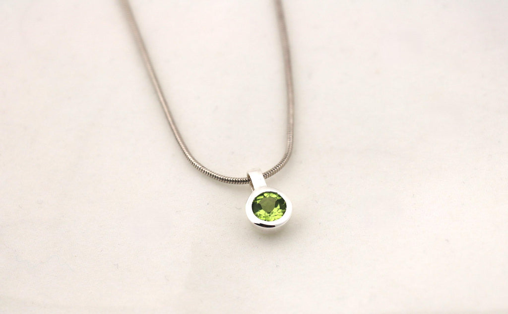 Peridot Anhänger 925 Silber – facettierter Chrysolith aus China – Bild 3