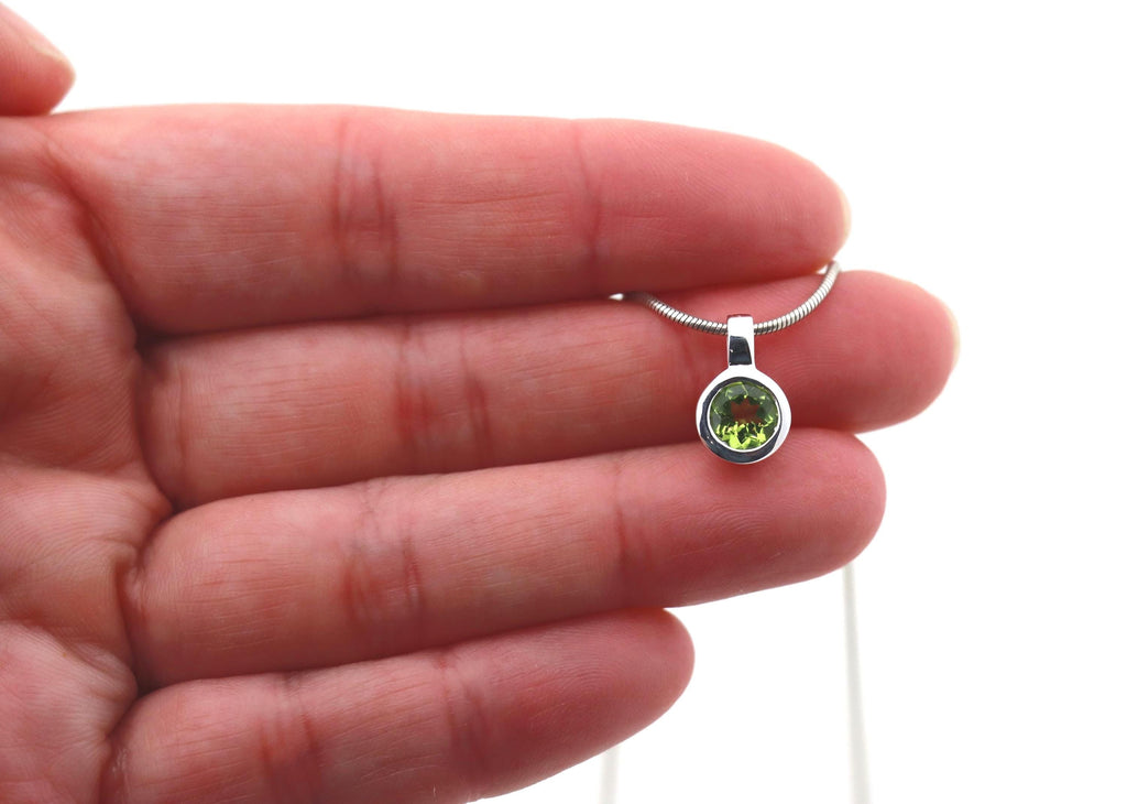 Peridot Anhänger 925 Silber – facettierter Chrysolith aus China – Bild 4