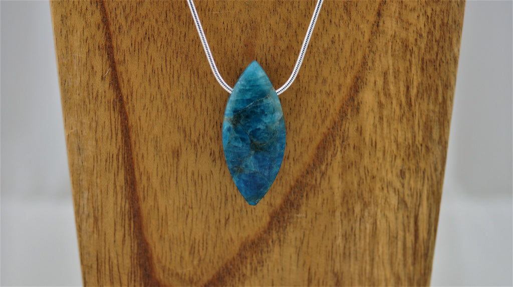 Apatit Anhänger gebohrt – blaue Navette, ca. 40 × 18 mm – natürlicher Edelstein ohne Kette – Ansicht 5