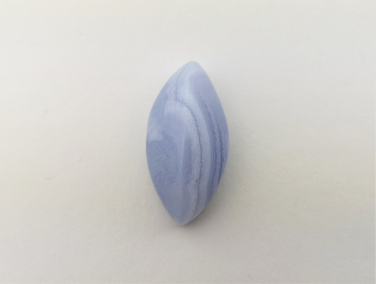 Blauer Chalcedon Anhänger gebohrt – gebänderter Naturstein, Navette ca. 30 × 15 mm – Bild 2