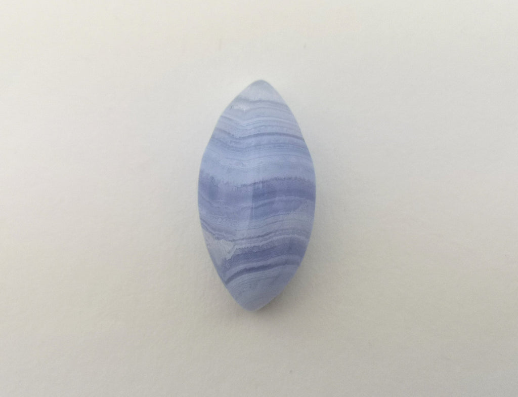 Blauer Chalcedon Anhänger gebohrt – gebänderter Naturstein, Navette ca. 30 × 15 mm – Bild 3