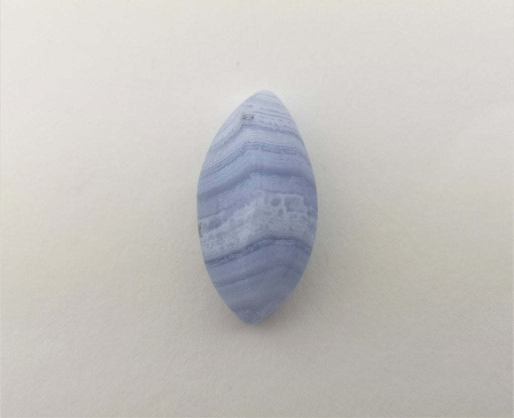 Blauer Chalcedon Anhänger gebohrt – gebänderter Naturstein, Navette ca. 30 × 15 mm – Bild 4