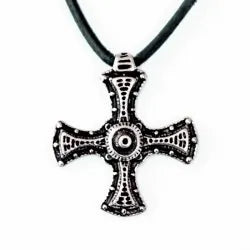 Versilberter Cuthbert-Kreuz Anhänger mit schwarzem Lederband