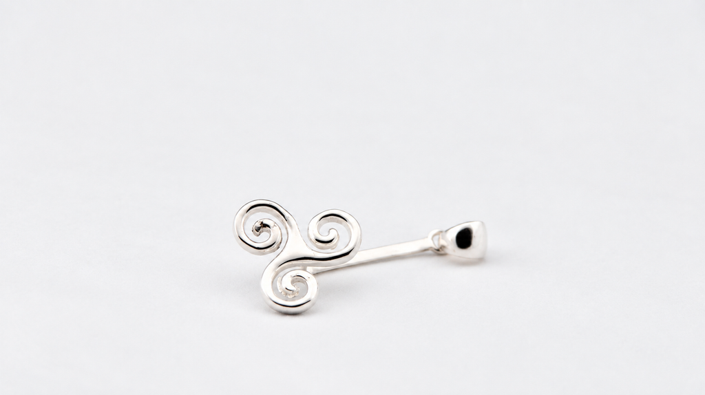 925 Silber Donuthalter Triskele – helles Hauptbild