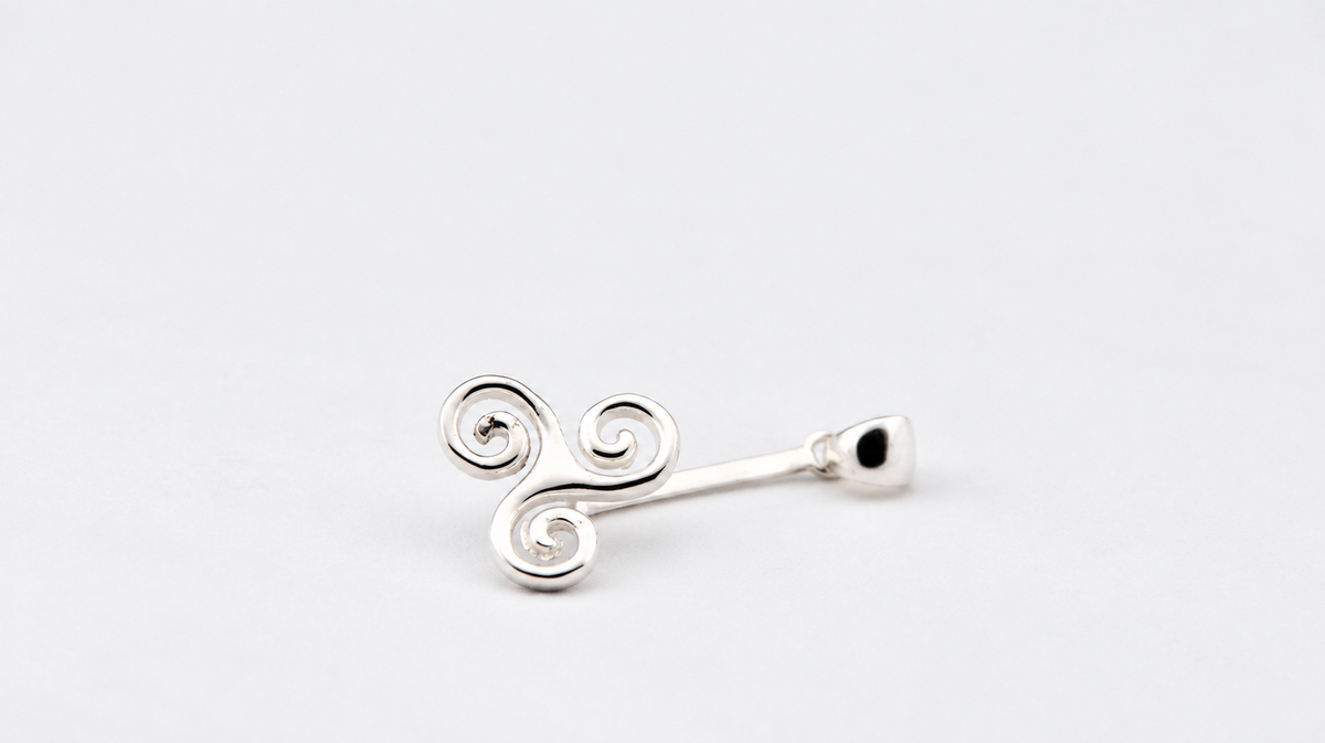 925 Silber Donuthalter Triskele – helles Hauptbild