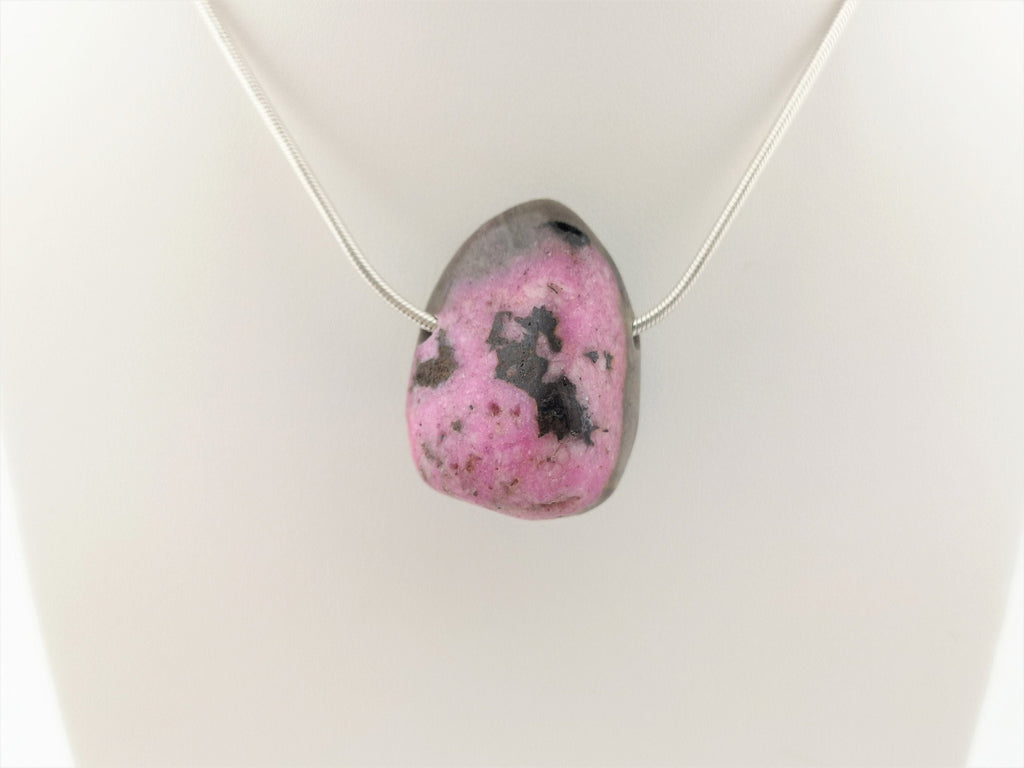 Kobaltdolomit Anhänger gebohrt – pinkfarbener Naturstein aus DR Kongo – 31 × 24 × 18 mm – Ansicht 1