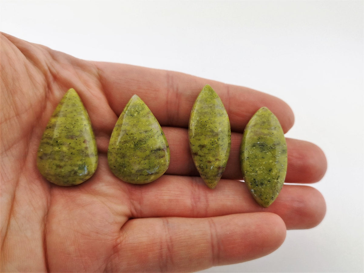 Lizardit Anhänger gebohrt – norwegische Jade, ungefärbter Serpentin – Bild 4