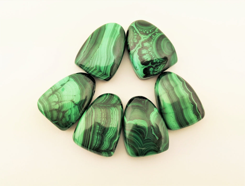 Malachit Anhänger gebohrt – grüner Naturstein mit Bänderung, AAA Qualität, ca. 35 × 25 mm – Bild 1