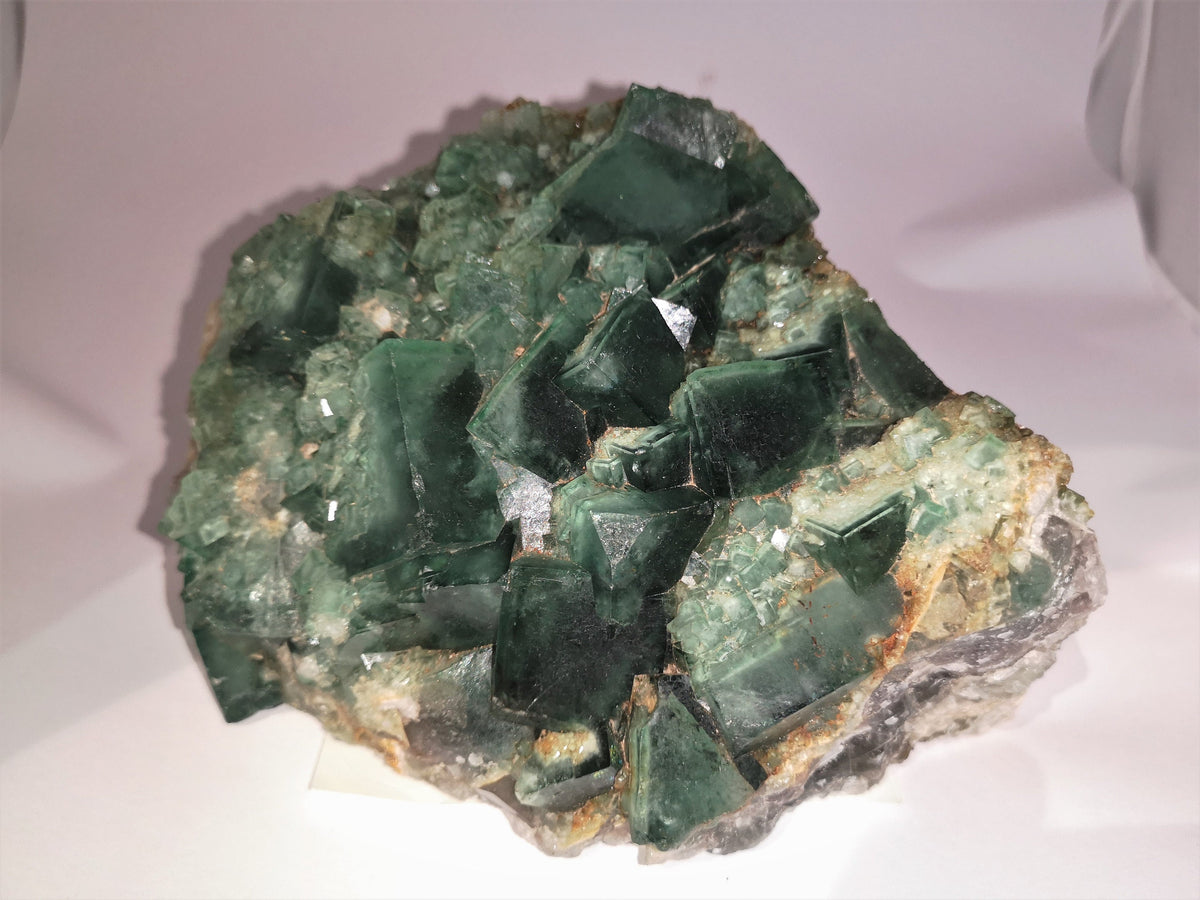 Fluorit Kristallstufe XL – 1,57 kg, Malaimbandy Madagaskar – Ansicht 2
