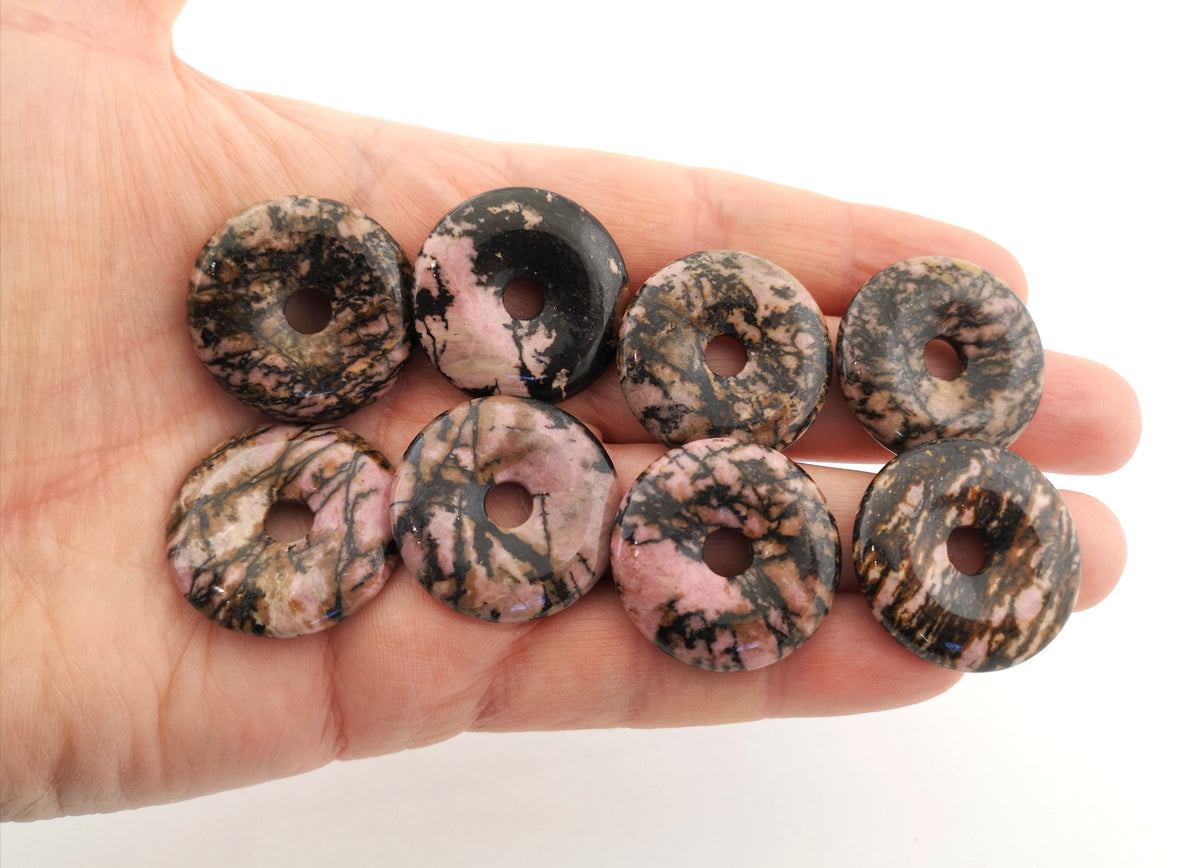 Rhodonit Donuts 30 mm – Gruppenansicht
