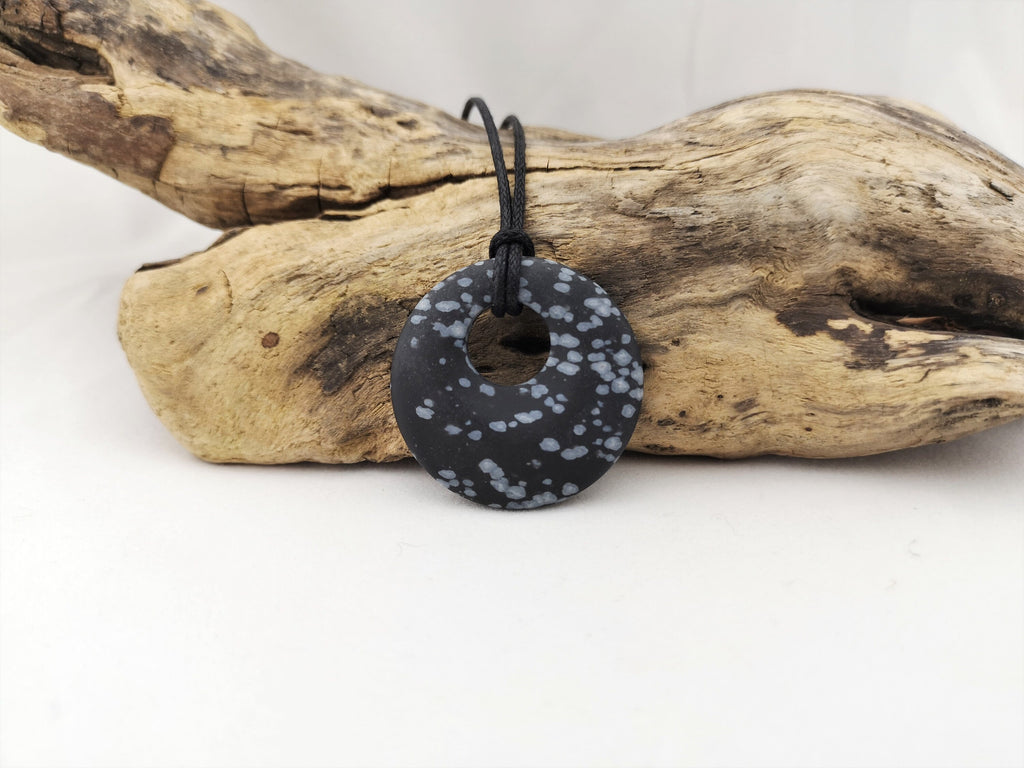 Schneeflocken-Obsidian Gogo-Donut – Detail