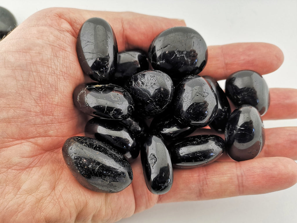 Schwarzer Turmalin Handschmeichler M – Hauptbild