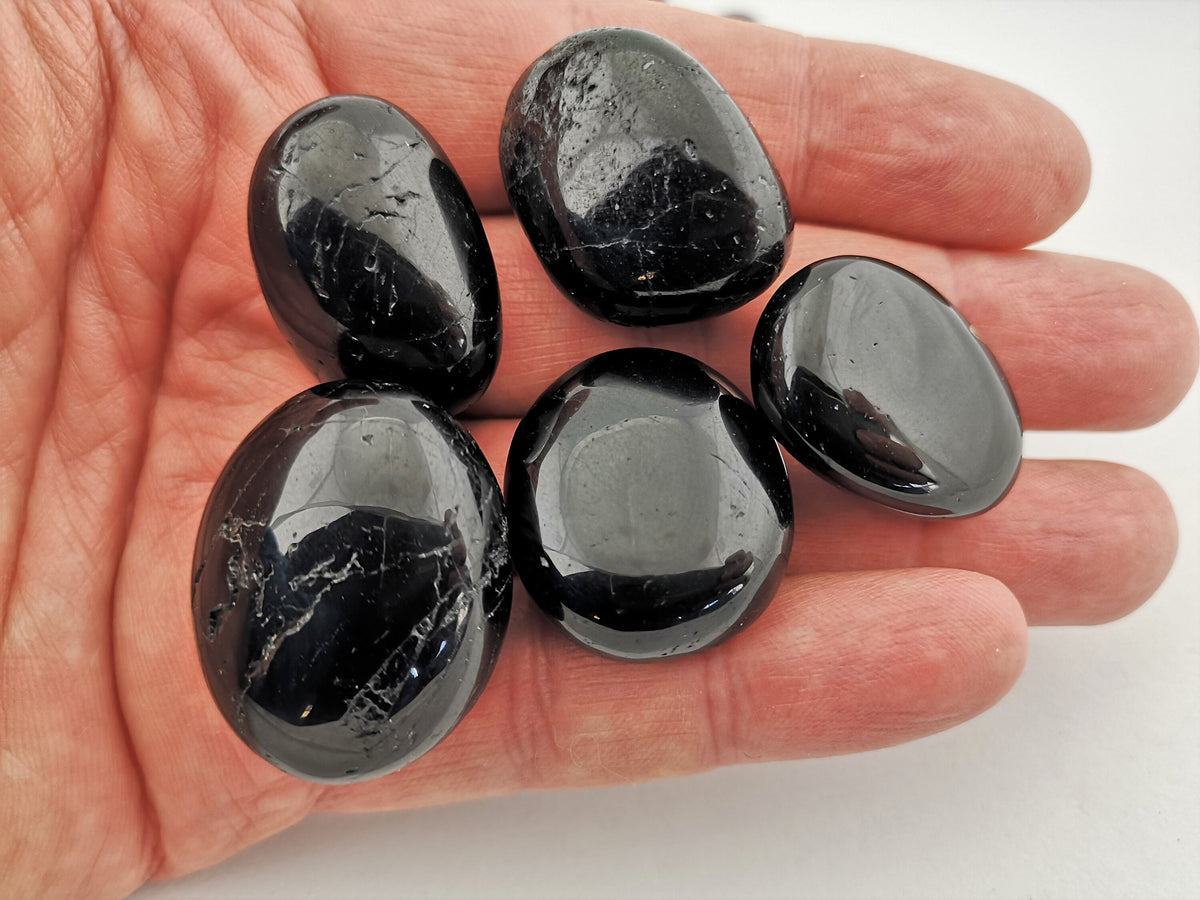 Schwarzer Turmalin Handschmeichler M – Bild 10