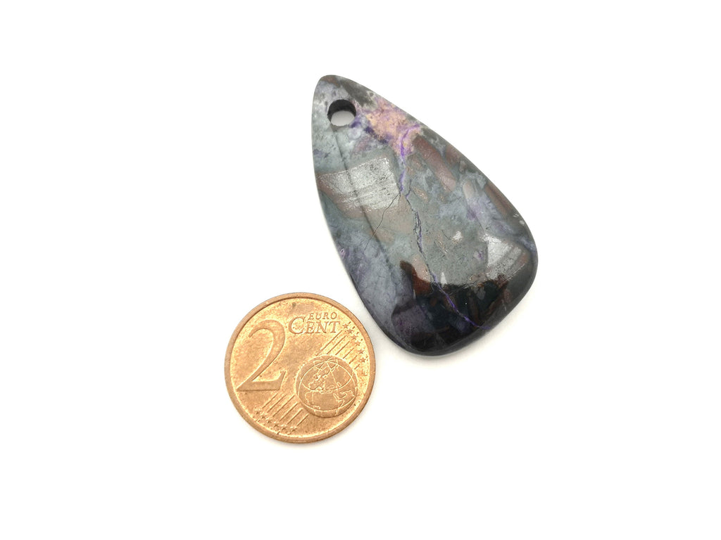 Sugilith Anhänger 57,6 ct – gebohrter violetter Edelstein mit Baumwollband | Sug243 – Ansicht 4