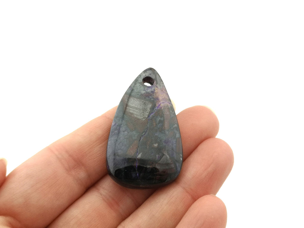 Sugilith Anhänger 57,6 ct – gebohrter violetter Edelstein mit Baumwollband | Sug243 – Ansicht 5