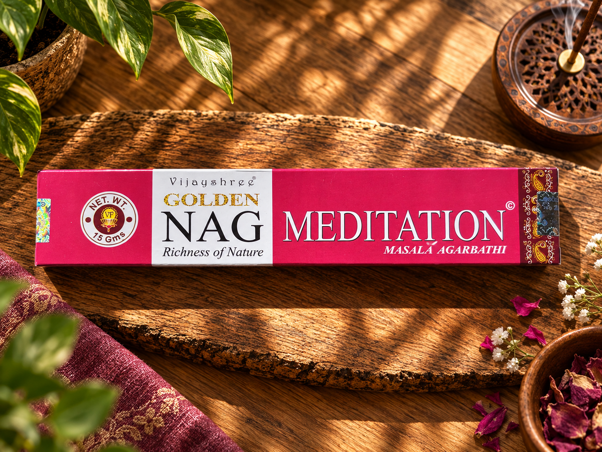 Vijayshree Golden Nag Meditation Räucherstäbchen 15 g in warmem Kräuterambiente